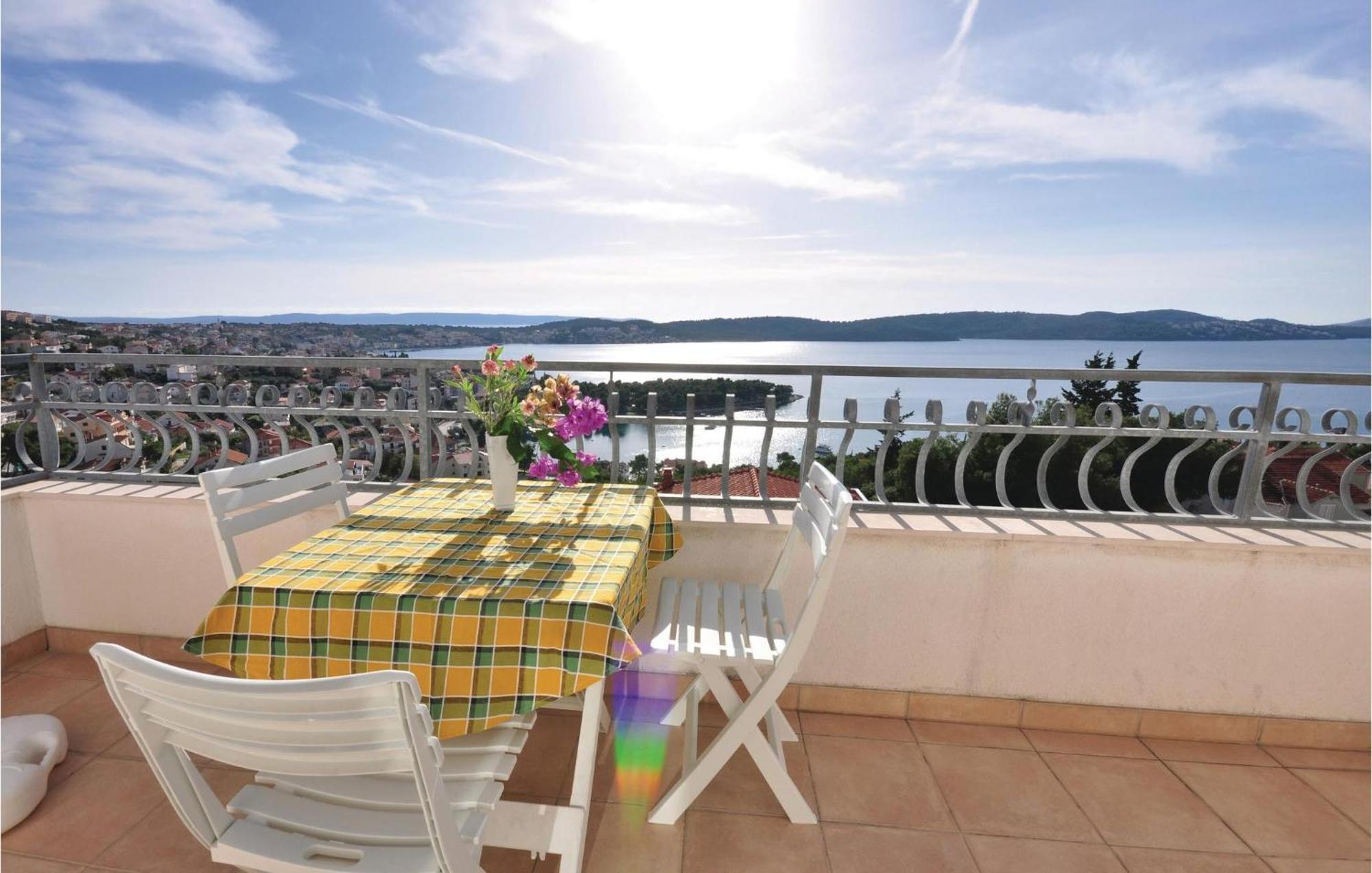 Lovely Apartment In Trogir With Kitchen Dış mekan fotoğraf