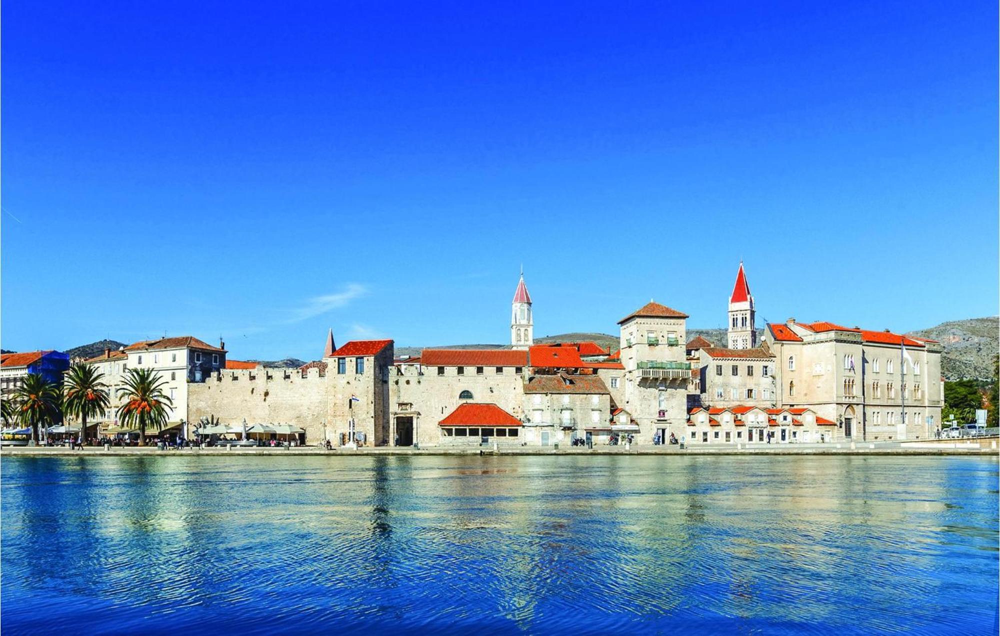 Lovely Apartment In Trogir With Kitchen Dış mekan fotoğraf