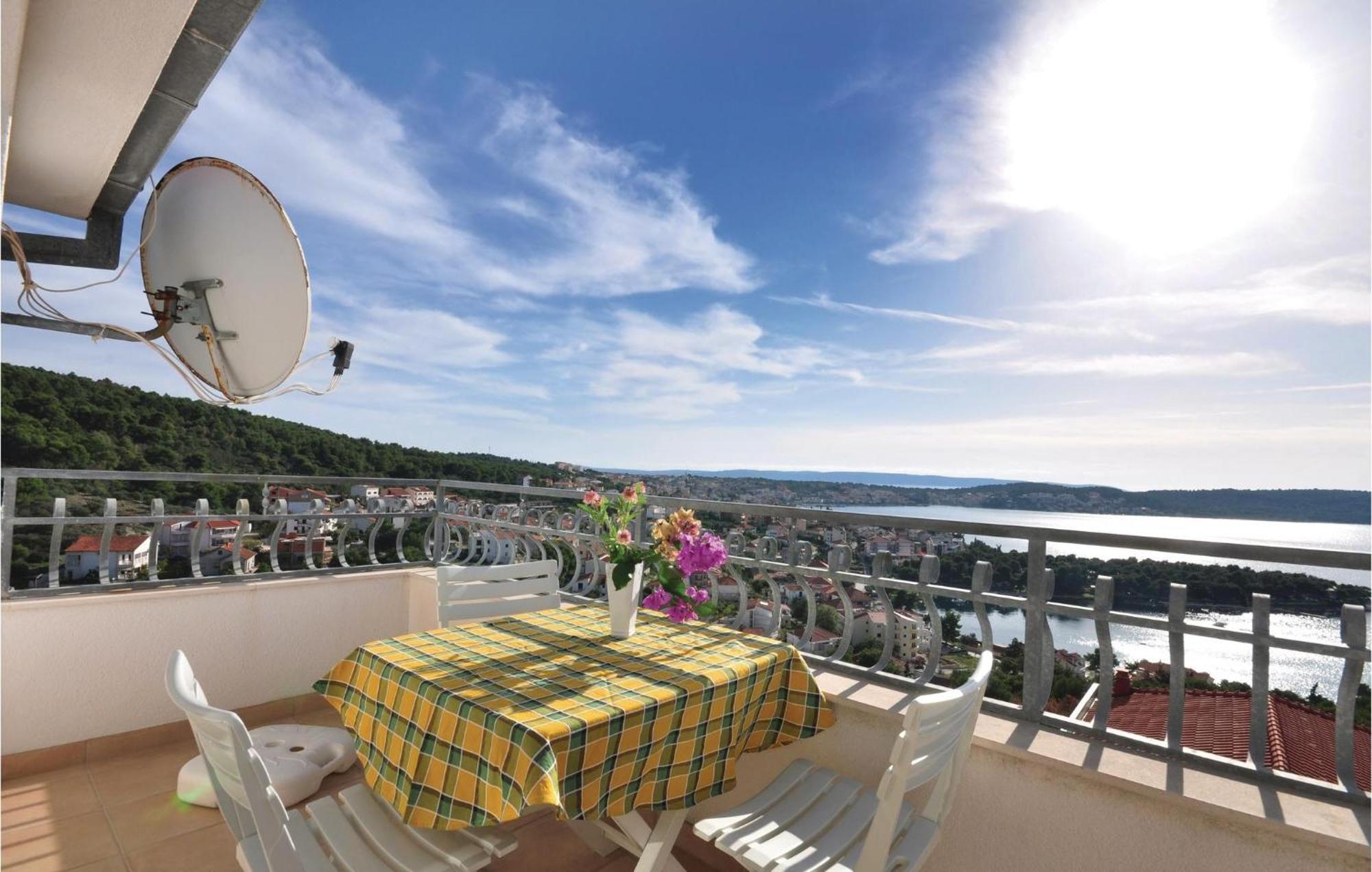 Lovely Apartment In Trogir With Kitchen Dış mekan fotoğraf